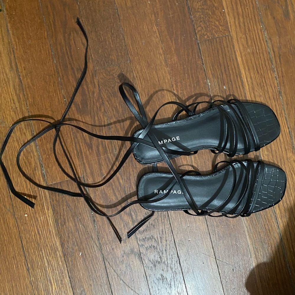 BRAND NEW Sandals 🩴 - Picture 5 of 9